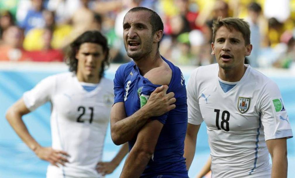 Azzurri fuori gi ai gironi, fallimento mondiale con Prandelli:  l’edizione del morso di Suarez a Chiellini e del 7-1 della Germania al Brasile. Ansa
